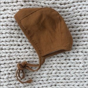 Boutique linen bonnet